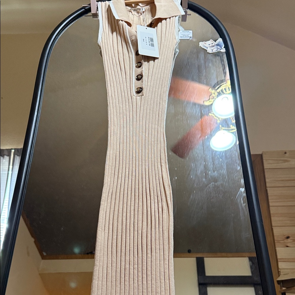 Tan Ribbed Button-Up Top - Picture 4 of 4